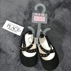 Children’s Place size 0-3mo Blk strap sandals